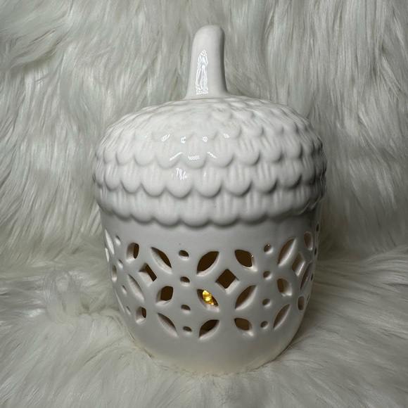 White Ceramic Acorn Decorative Light - Picture 2 of 4